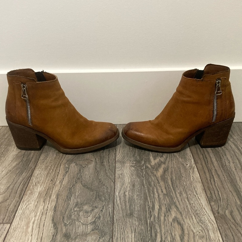 Browns Ankle Boots